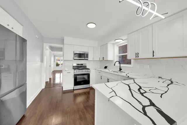 $2,000 | 7245 South Washtenaw Avenue, Unit 1, Chicago, IL 60629