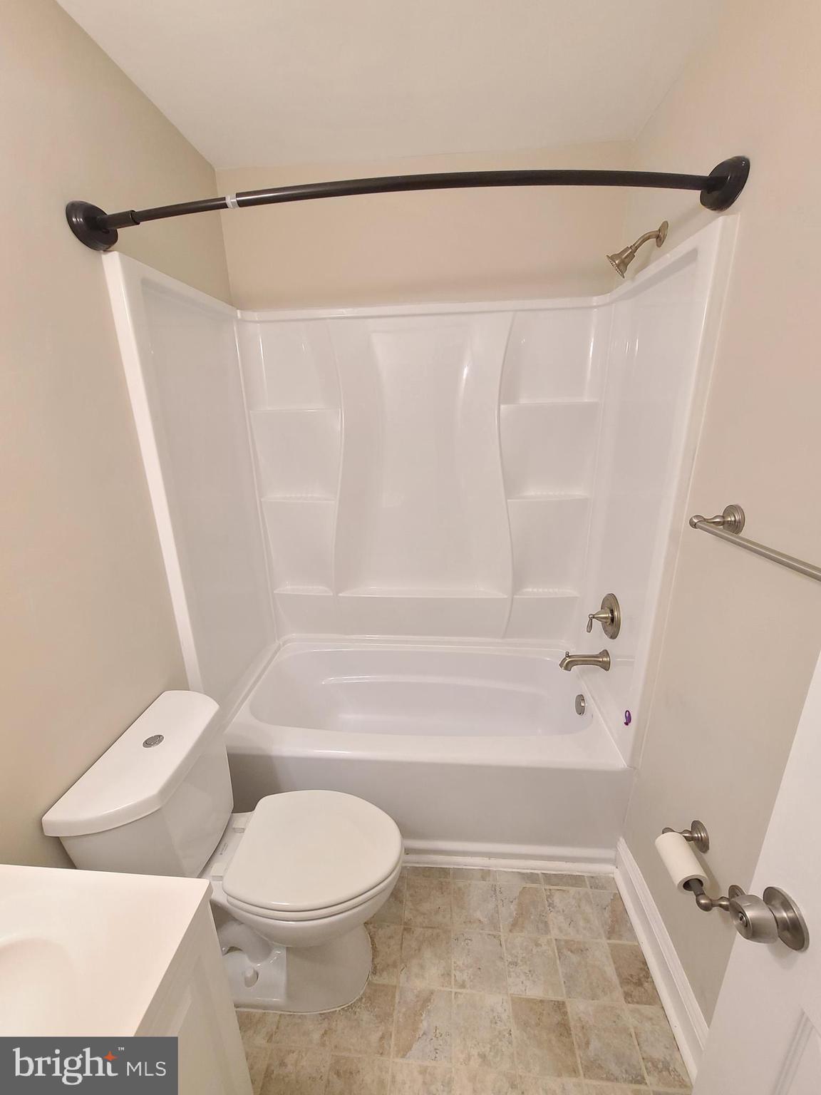 564 Lancaster Place Frederick, MD 21703 - Photo 26 of 34 2nd Level Full Bathroom