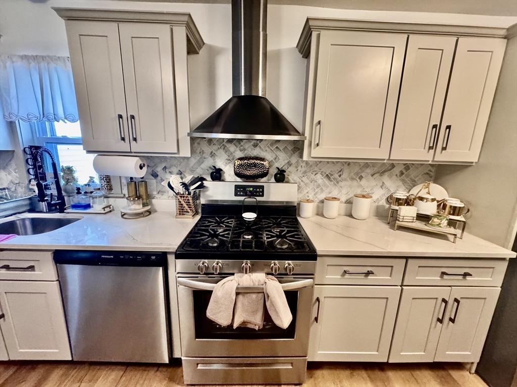 25 Pearl Street Clinton, MA 01510 - Photo 4 of 14