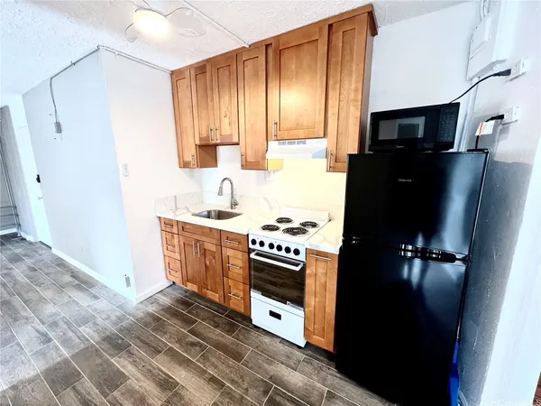 $2,100 | 417 Nāmāhana Street, Unit 17, Honolulu, HI 96815