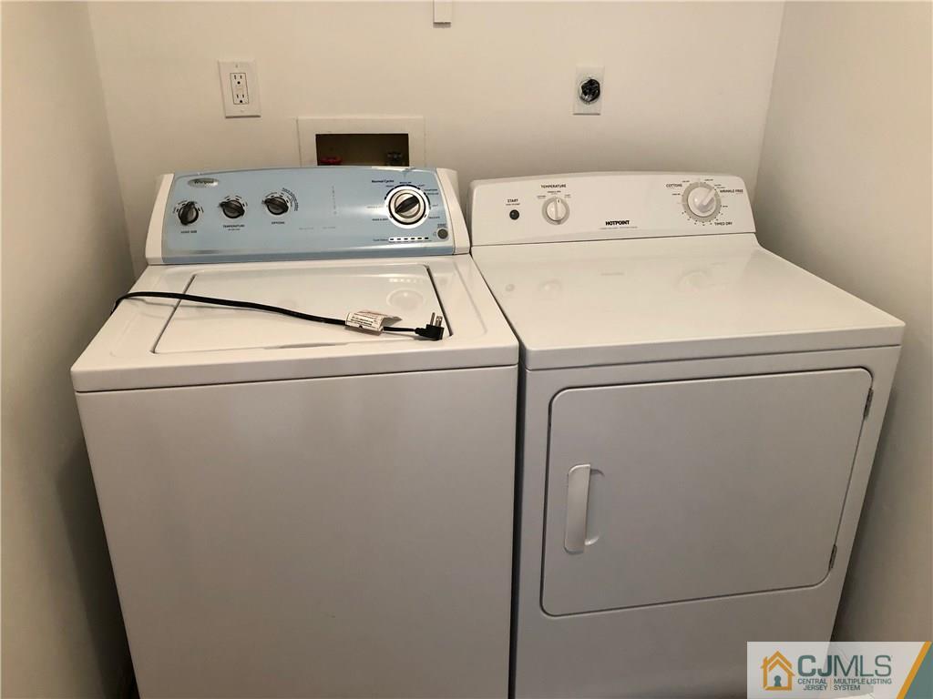 1804 Timber Oaks Road Edison, NJ 08820 - Photo 11 of 23 a utility room with dryer and washer