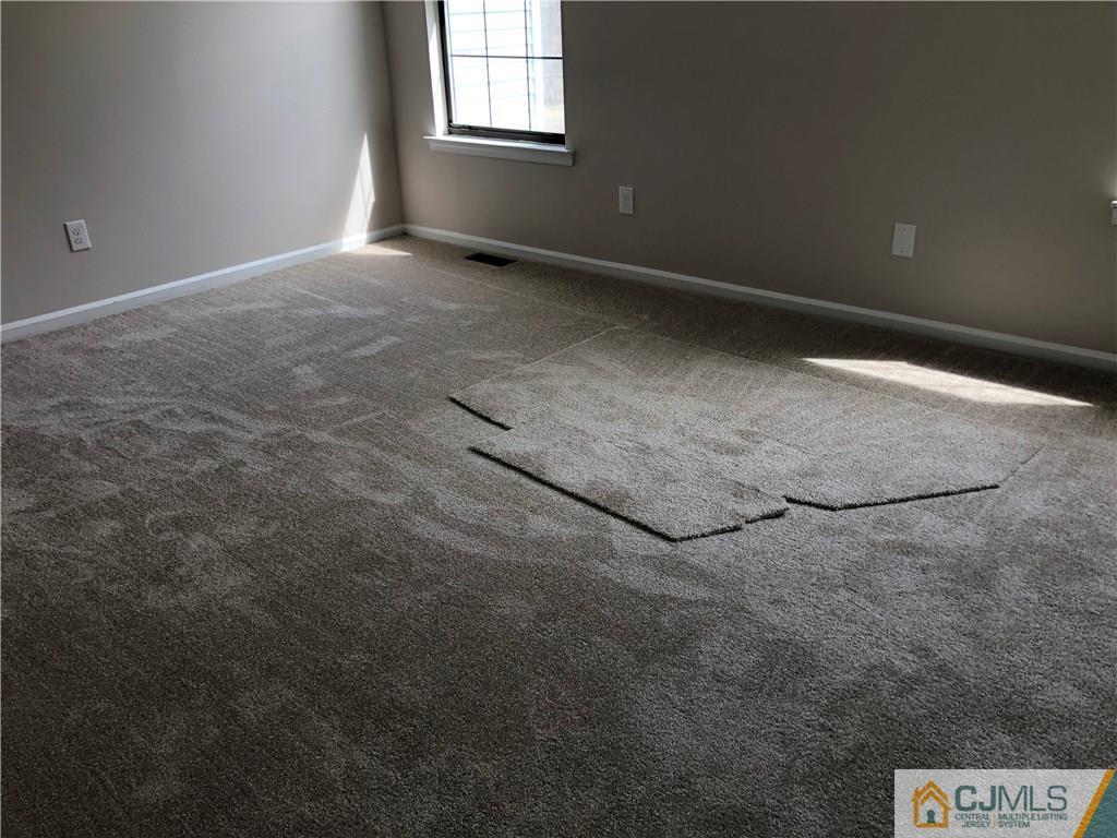 1804 Timber Oaks Road Edison, NJ 08820 - Photo 17 of 23 an empty room with windows