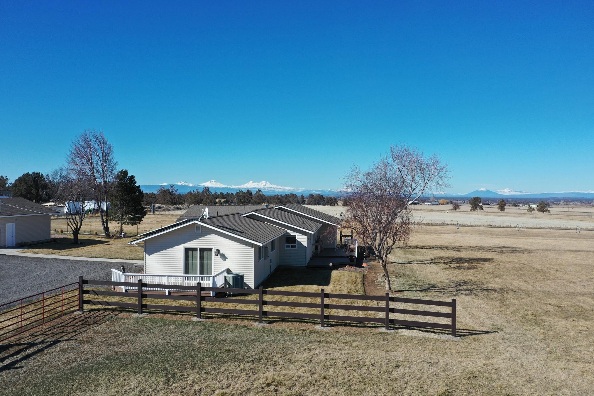 6467 Southwest Valley View Road Powell Butte, OR 97753 - Photo 3 of 32 03