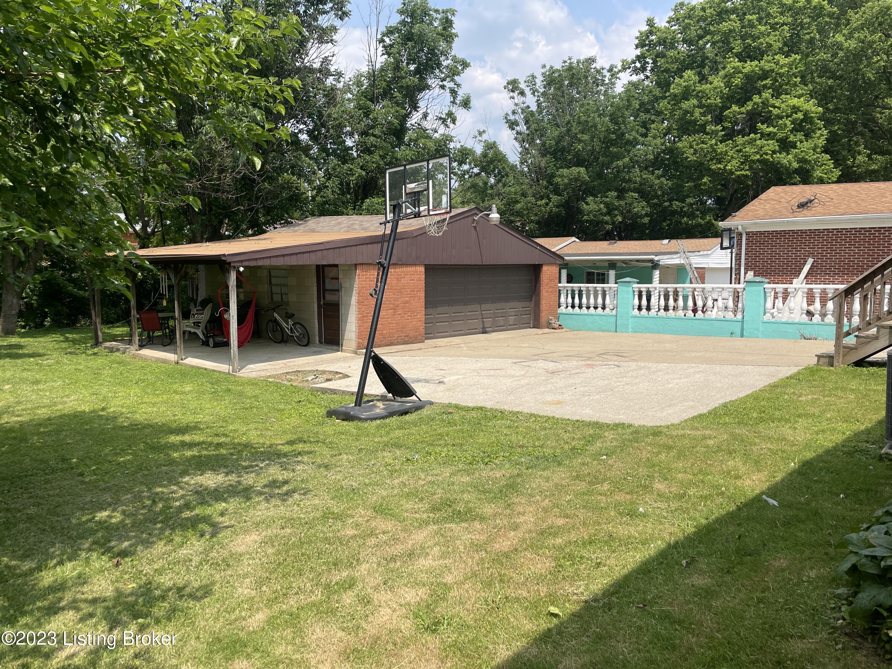 5215 Layne Road Louisville, KY 40219 - Photo 8 of 33 1582D61A-2C60-4483-912A-30E96536E33A