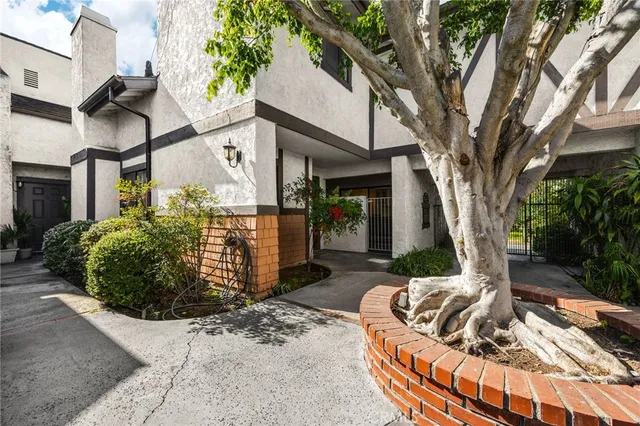 a view of outdoor space yard and porch