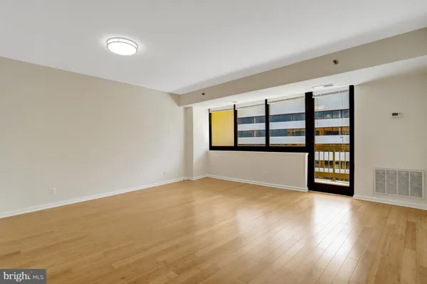 $439,000 | 1805 Crystal Drive, Unit 1014S, Arlington, VA 22202