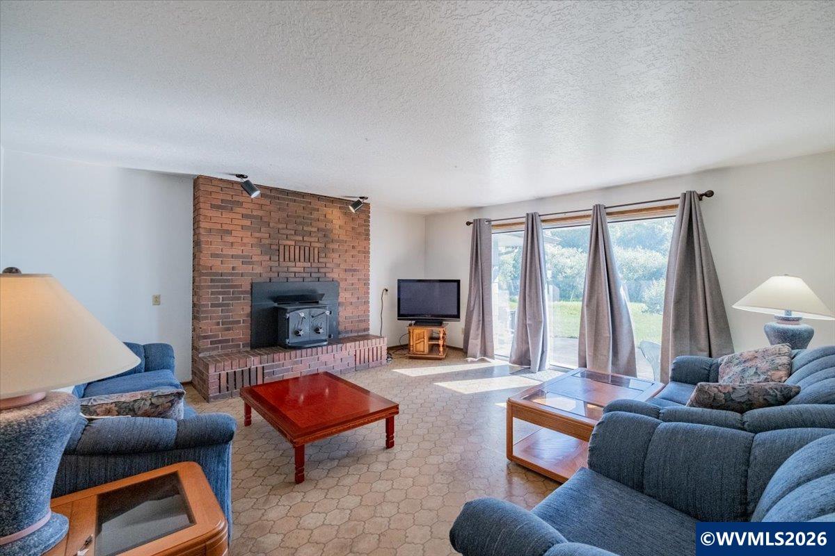 39179 Santiam Bluffs Road Northeast Albany, OR 97322 - Photo 14 of 43