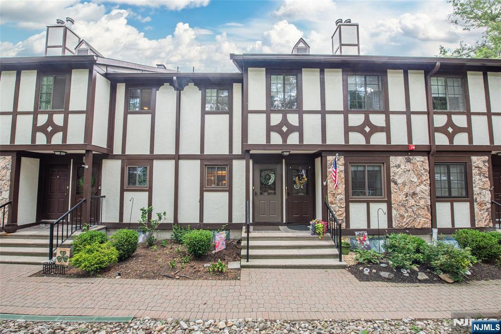 309 Mark Twain Way Mahwah, NJ 07430 - Photo 2 of 21
