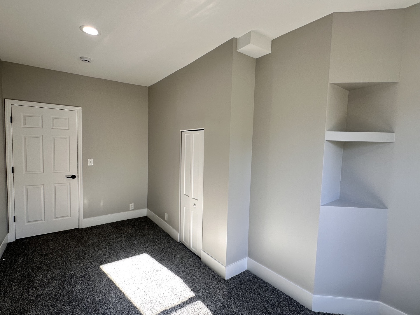 210 West Hall Street Leland, IL 60531 - Photo 27 of 36 a view of an empty room and window