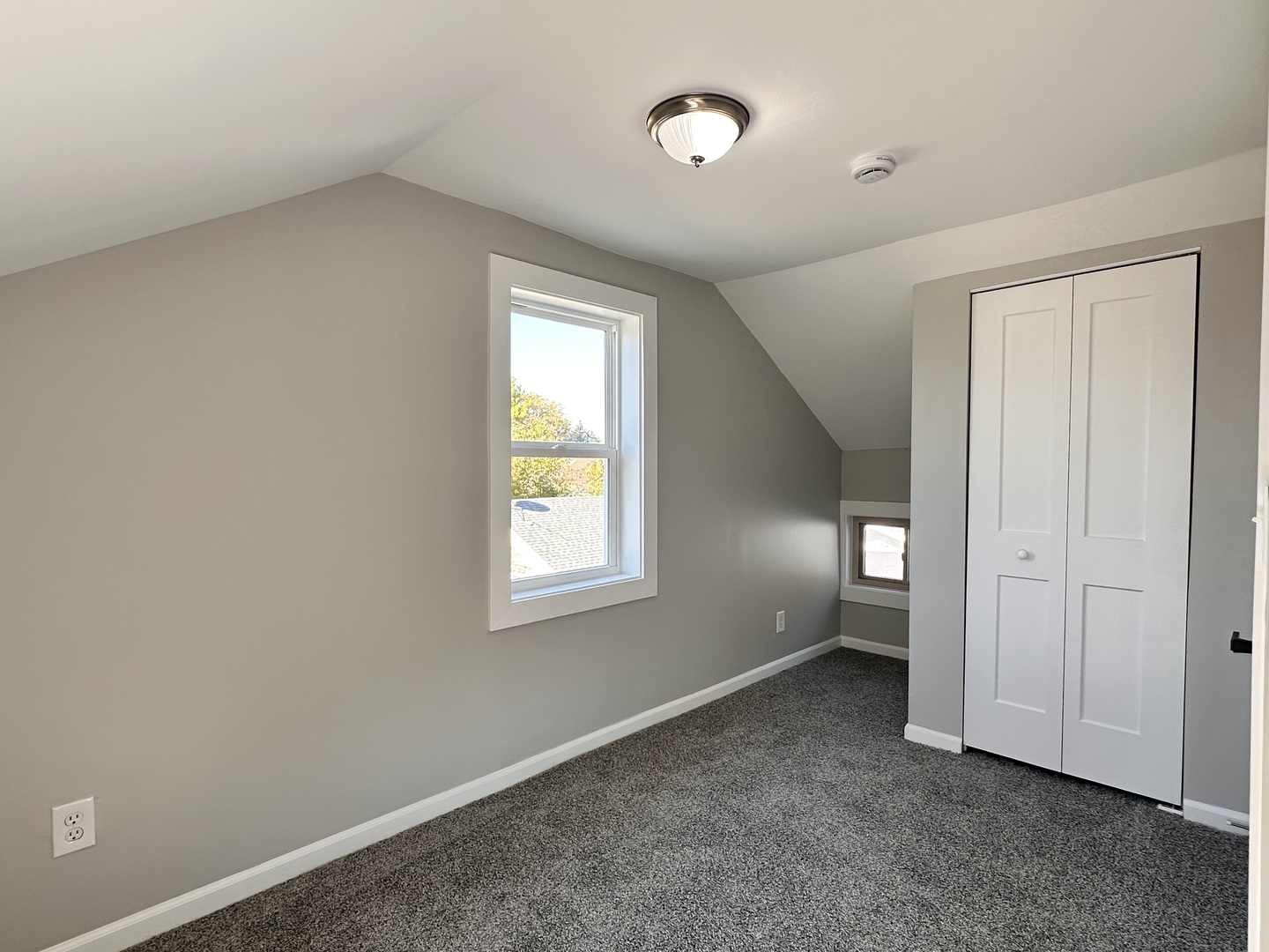 210 West Hall Street Leland, IL 60531 - Photo 33 of 36 an empty room with windows