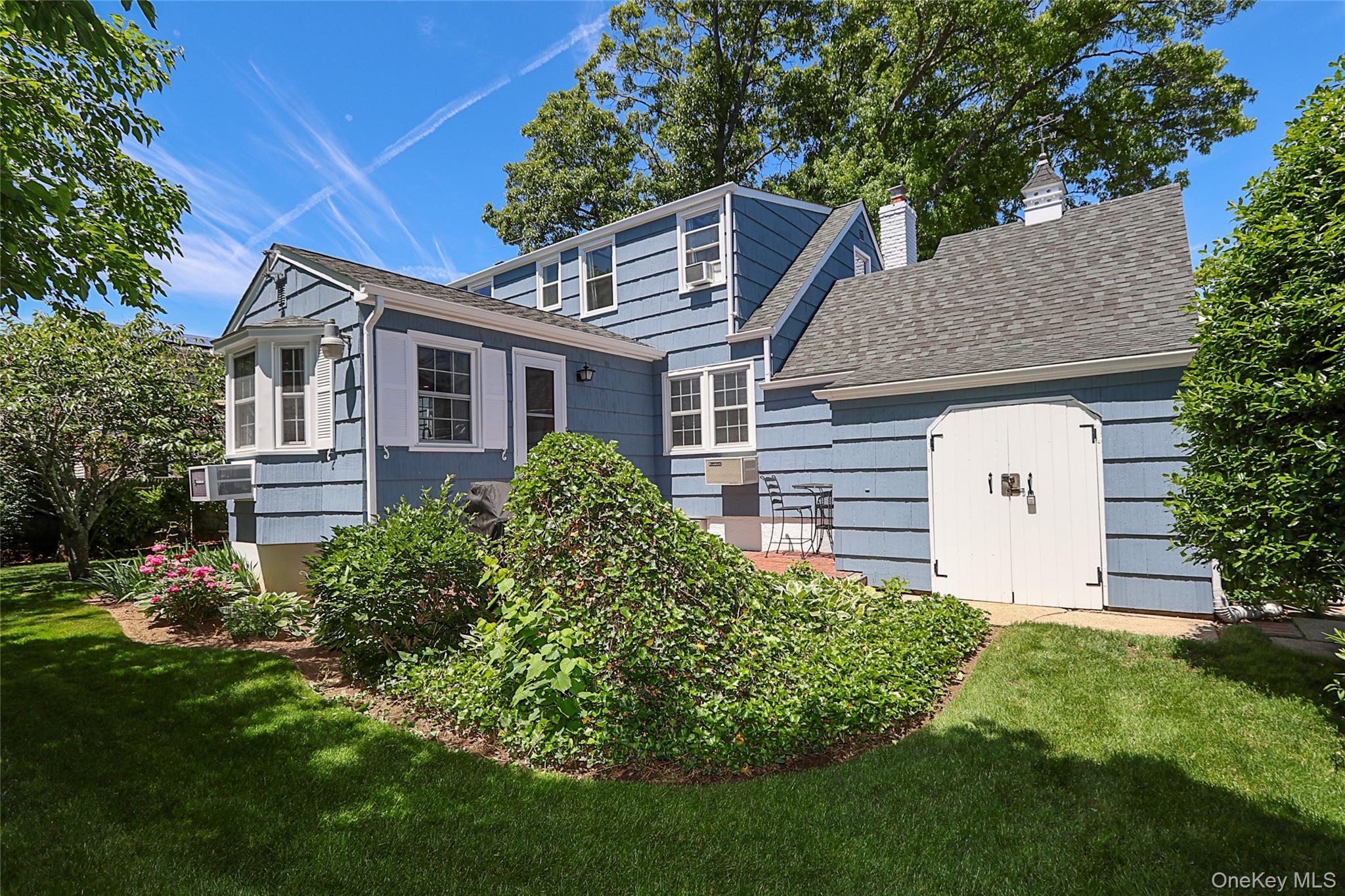 15 Hemlock Street Merrick, NY 11566 - Photo 37 of 47