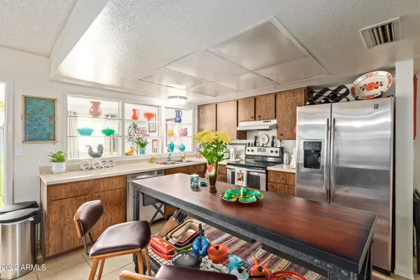 $2,500 | 12728 North 40th Place, Phoenix, AZ 85032