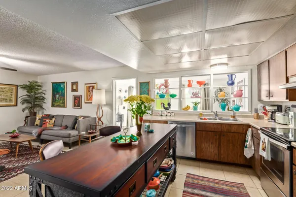 $2,500 | 12728 North 40th Place, Phoenix, AZ 85032