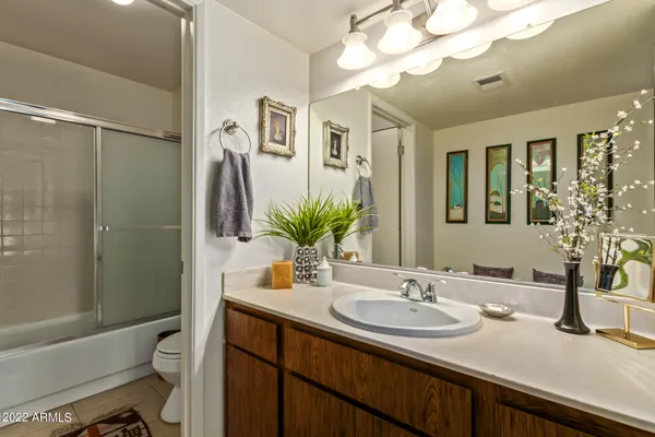 $2,500 | 12728 North 40th Place, Phoenix, AZ 85032