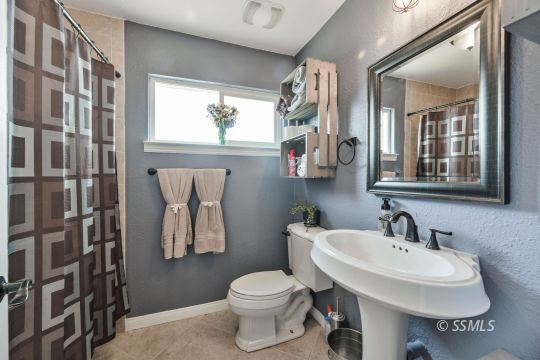 1267 North Erwin Street Ridgecrest, CA 93555 - Photo 23 of 35 a bathroom with a sink toilet and shower