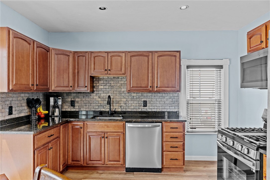 40 Ruth Avenue East Providence, RI 02916 - Photo 8 of 20 Gallery Image 8