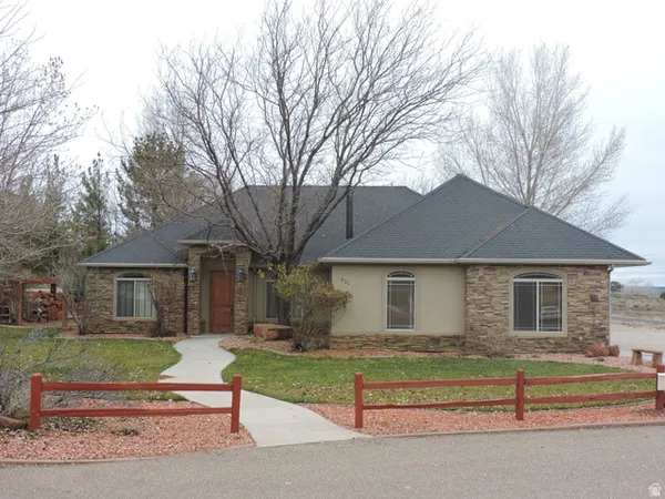 $899,900 | 931 South Hillside Drive, Kanab, UT 84741