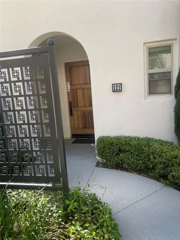 $5,400 | 121 Holly Springs, Irvine, CA 92618