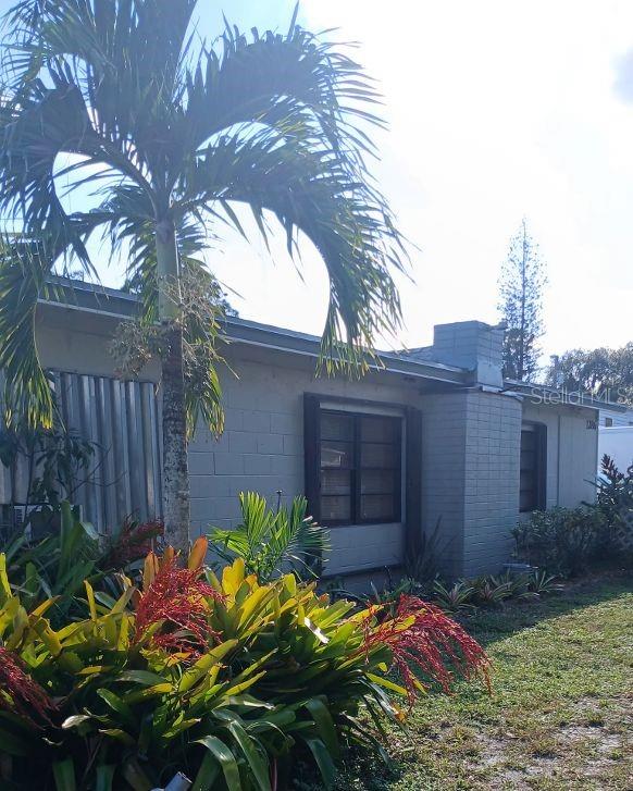1286 Southwest Tropical Terrace Stuart, FL 34997 - Photo 3 of 28 a backyard of a house
