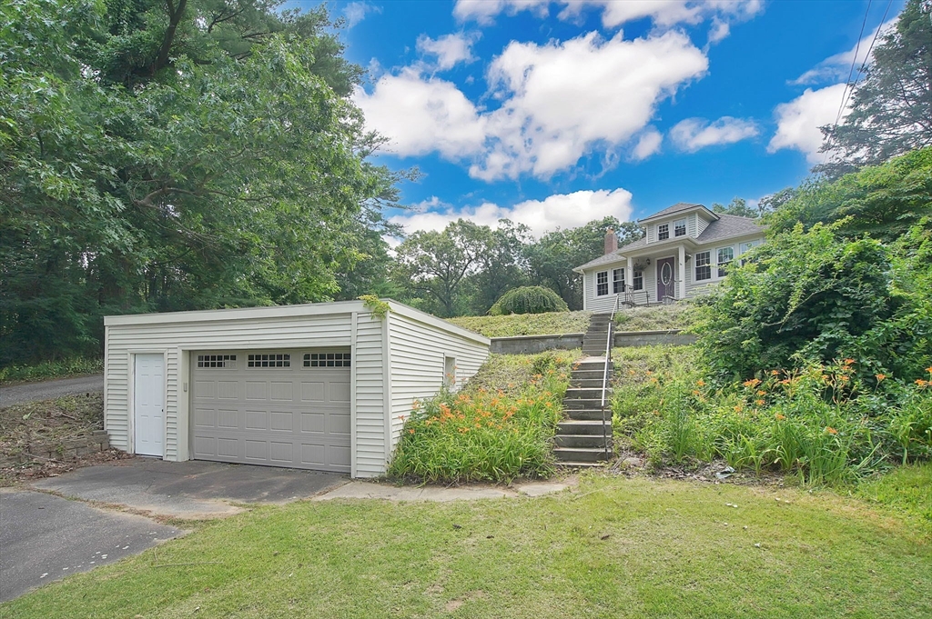 22 Manchonis Road Wilbraham, MA 01095 - Photo 4 of 32 Gallery Image 4