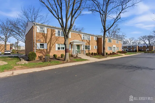 $2,300 | 161 Evergreen Road, Unit 2A, Edison, NJ 08837