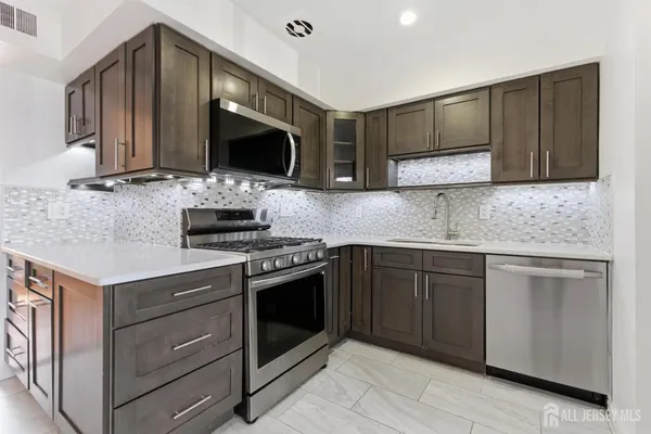 $2,300 | 161 Evergreen Road, Unit 2A, Edison, NJ 08837