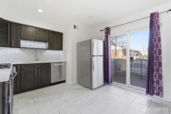 $2,300 | 161 Evergreen Road, Unit 2A, Edison, NJ 08837