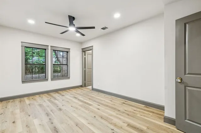 $2,400 | 810 South Montclair Avenue, Dallas, TX 75208