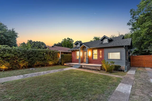 $2,400 | 810 South Montclair Avenue, Dallas, TX 75208