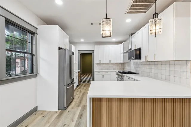 $2,400 | 810 South Montclair Avenue, Dallas, TX 75208