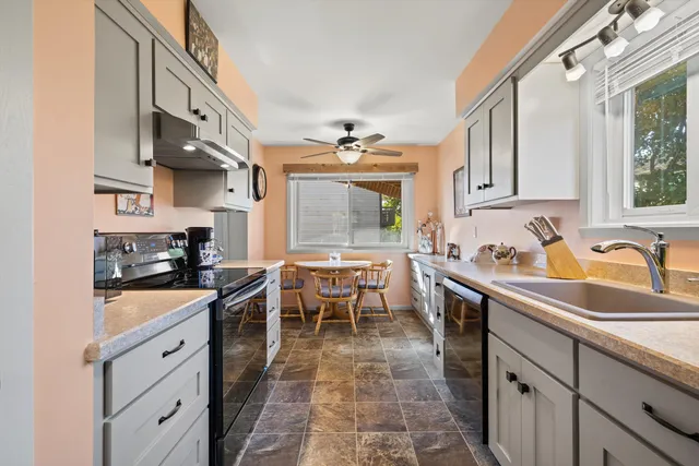 $275,000 | 5632 Cambridge Lane, Unit 1, Mount Pleasant, WI 53406