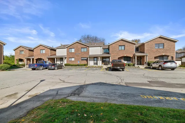 $275,000 | 5632 Cambridge Lane, Unit 1, Mount Pleasant, WI 53406