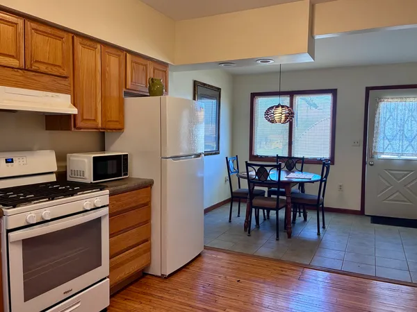 $299,900 | 122 West Page Street, Sycamore, IL 60178