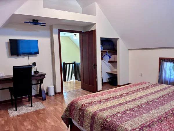 $299,900 | 122 West Page Street, Sycamore, IL 60178