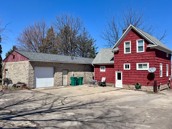 $299,900 | 122 West Page Street, Sycamore, IL 60178