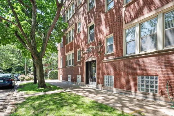 $2,750 | 1702 West Catalpa Avenue, Unit 3E, Chicago, IL 60640