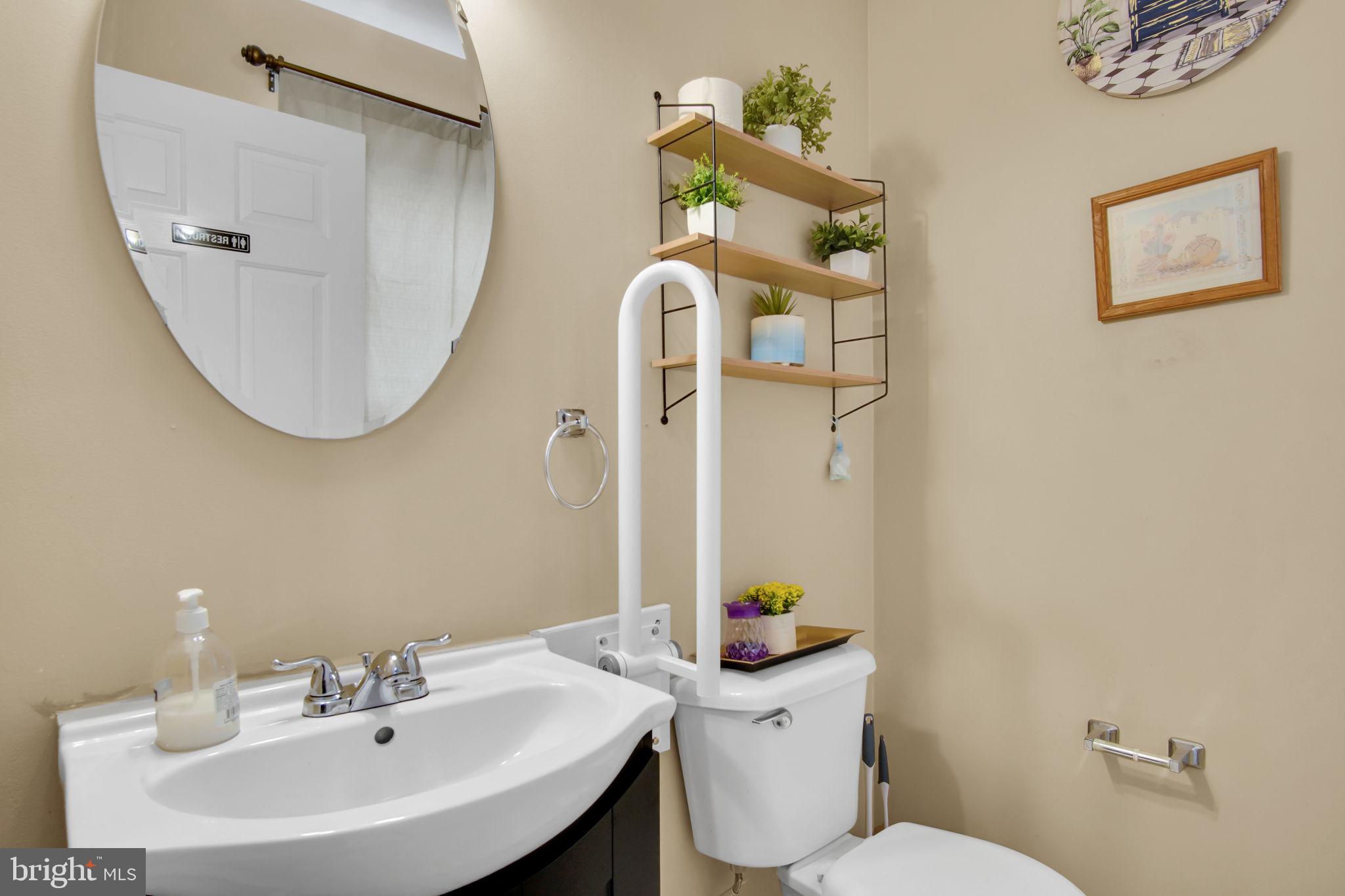 7485 Seneca Ridge Drive York, PA 17403 - Photo 18 of 40 Main Lvl, Half Bath