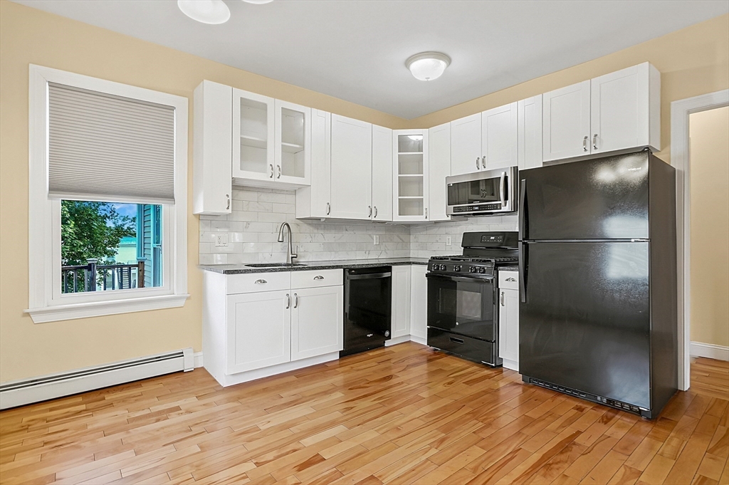 28 Robbins Street, Unit 2 Waltham, MA 02453 - Photo 6 of 24