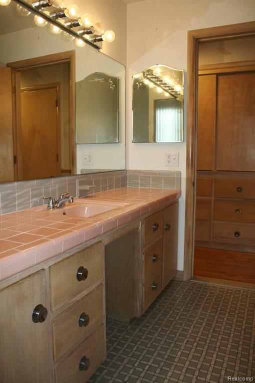 6750 Halyard Road Bloomfield Hills, MI 48301 - Photo 18 of 25