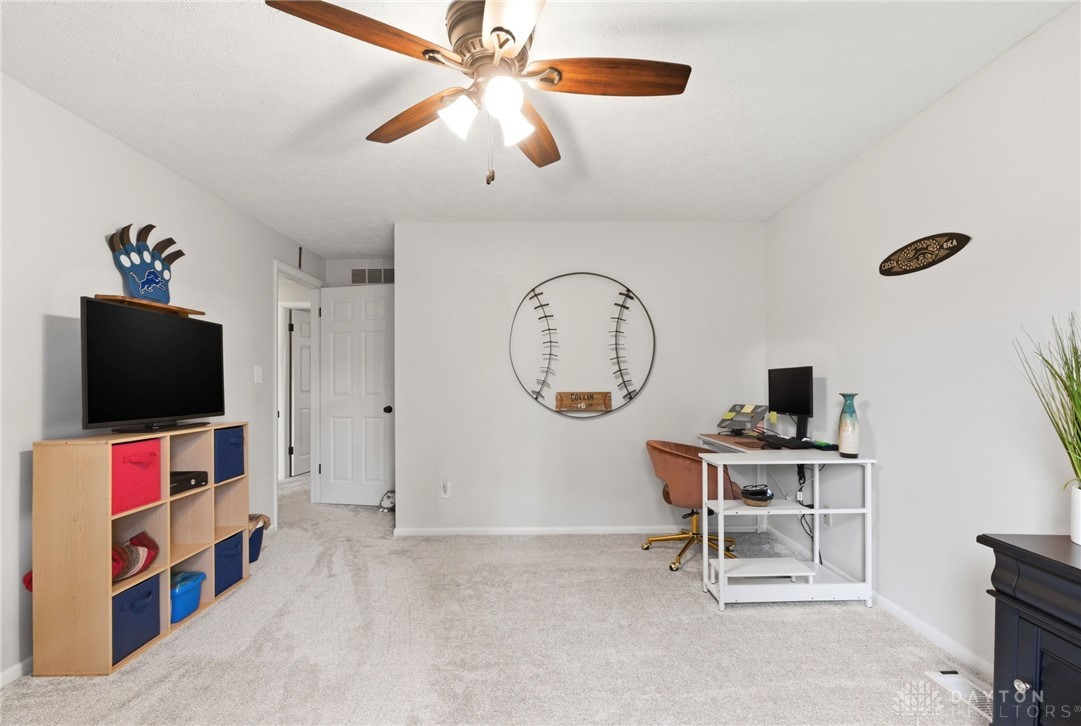 8916 Paragon Road Dayton, OH 45458 - Photo 17 of 33 This versatile room offers a comfortable and functional living space.