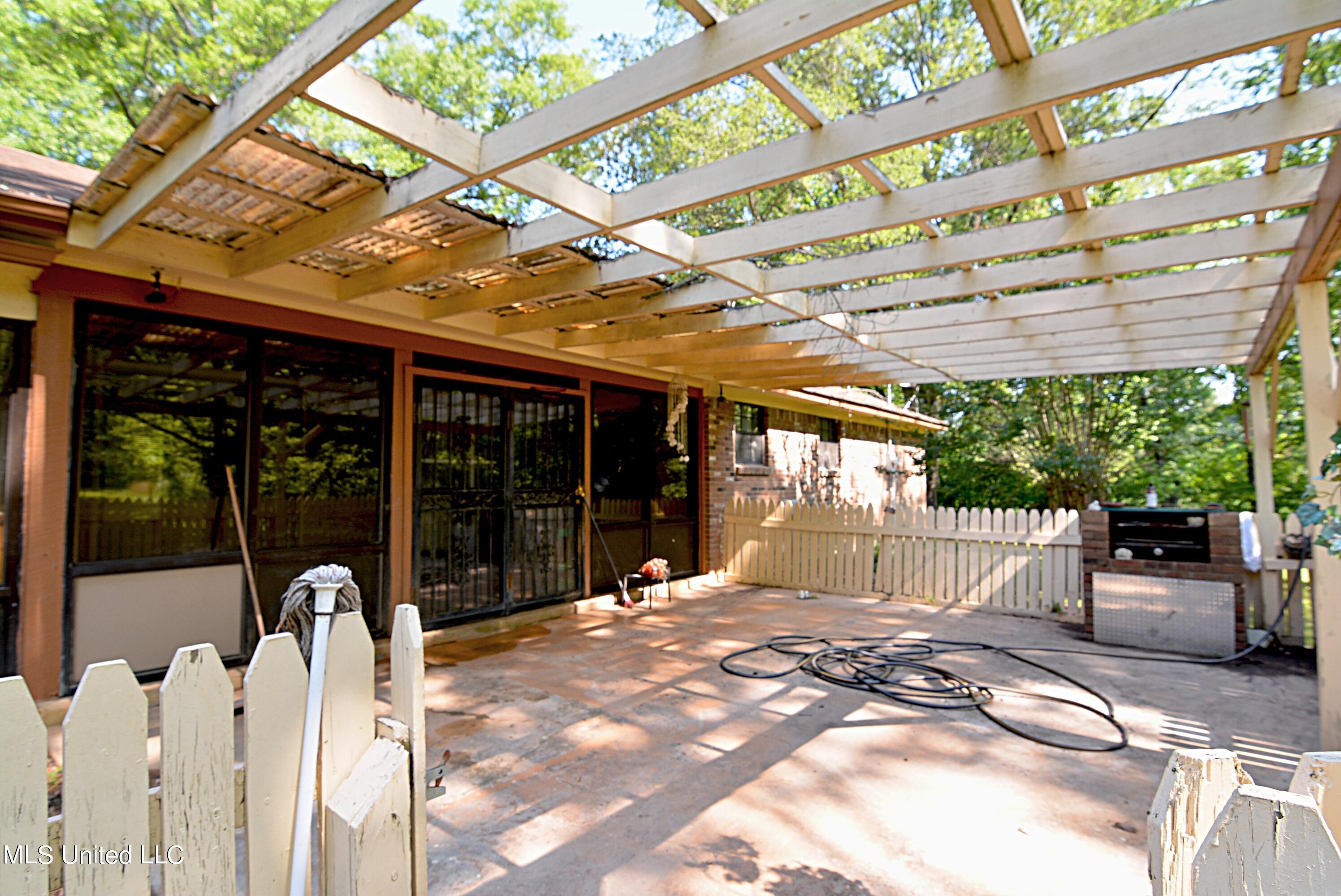 5290 Sycamore Road Coldwater, MS 38618 - Photo 25 of 32 Back Porch