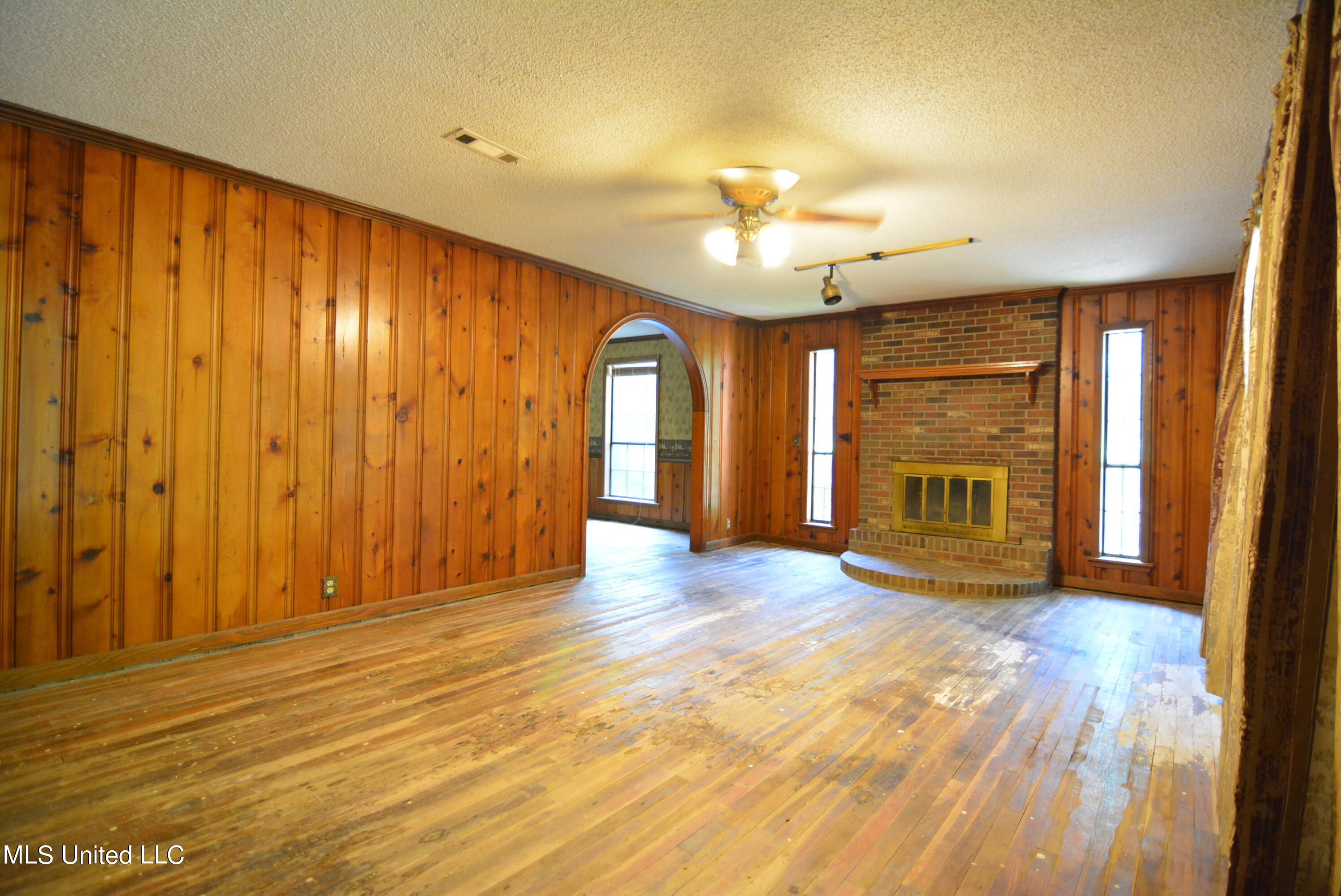 5290 Sycamore Road Coldwater, MS 38618 - Photo 6 of 32 Living Room
