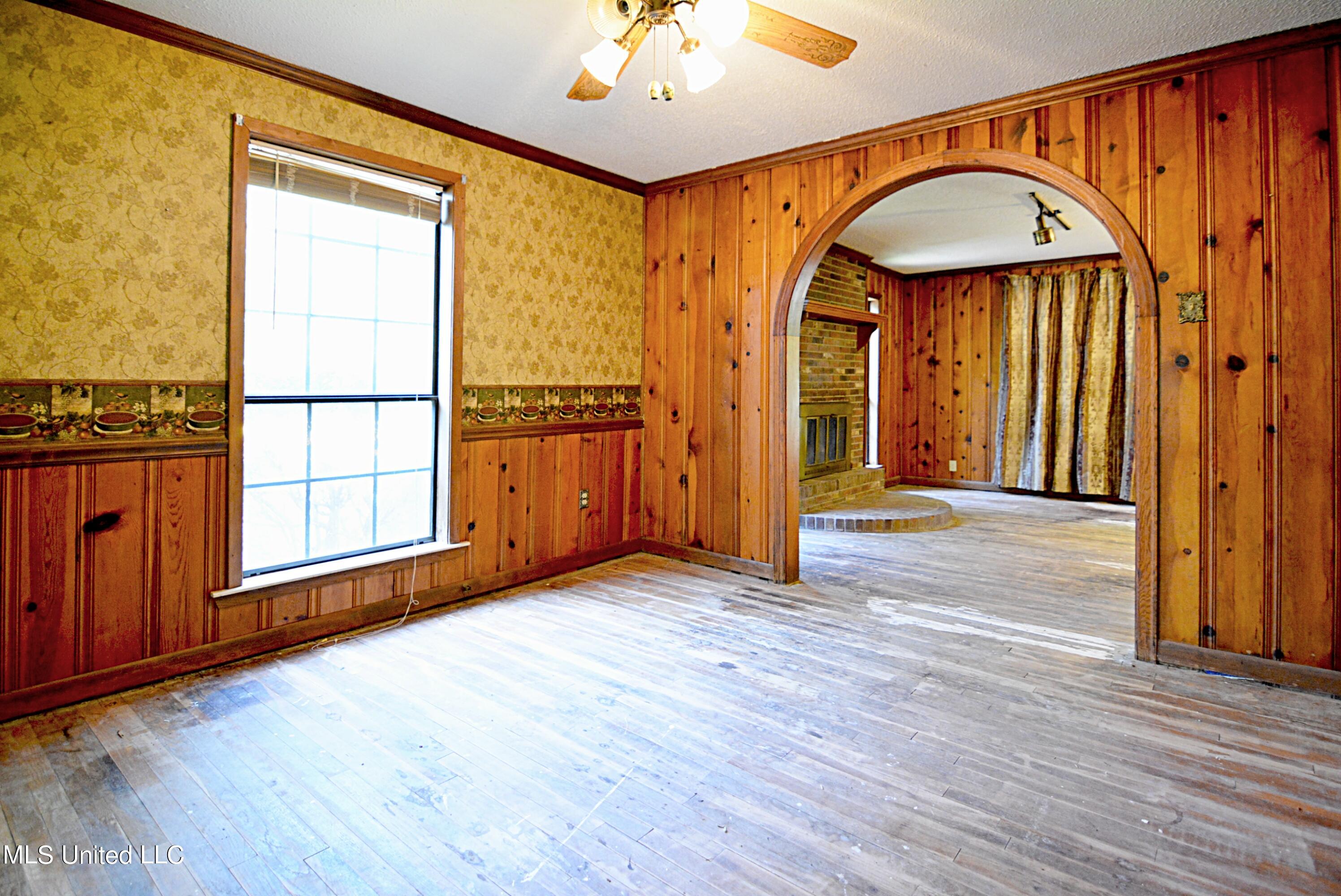 5290 Sycamore Road Coldwater, MS 38618 - Photo 9 of 32 Dining toward Living Room