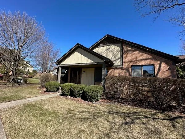 $280,000 | 301 Meadow Bridge Drive, Rochester Hills, MI 48307