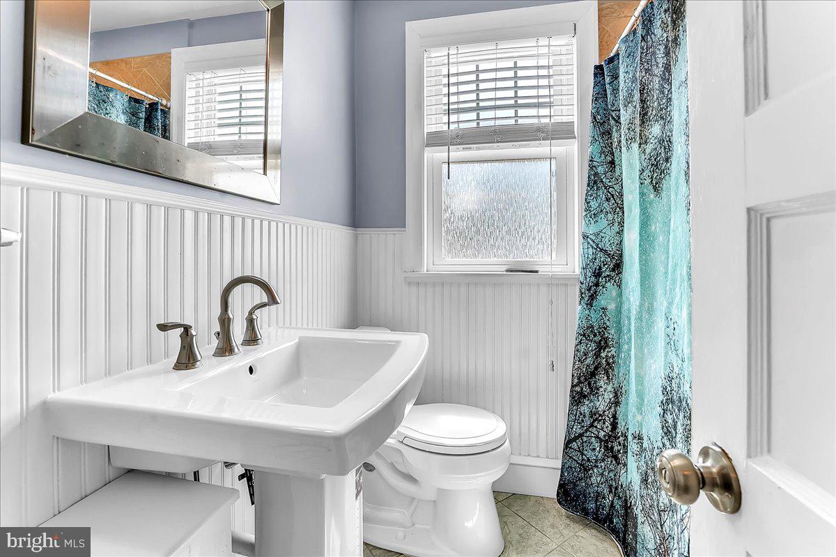 247 Sagamore Road Havertown, PA 19083 - Photo 20 of 41 a bathroom with a sink a toilet and shower curtain