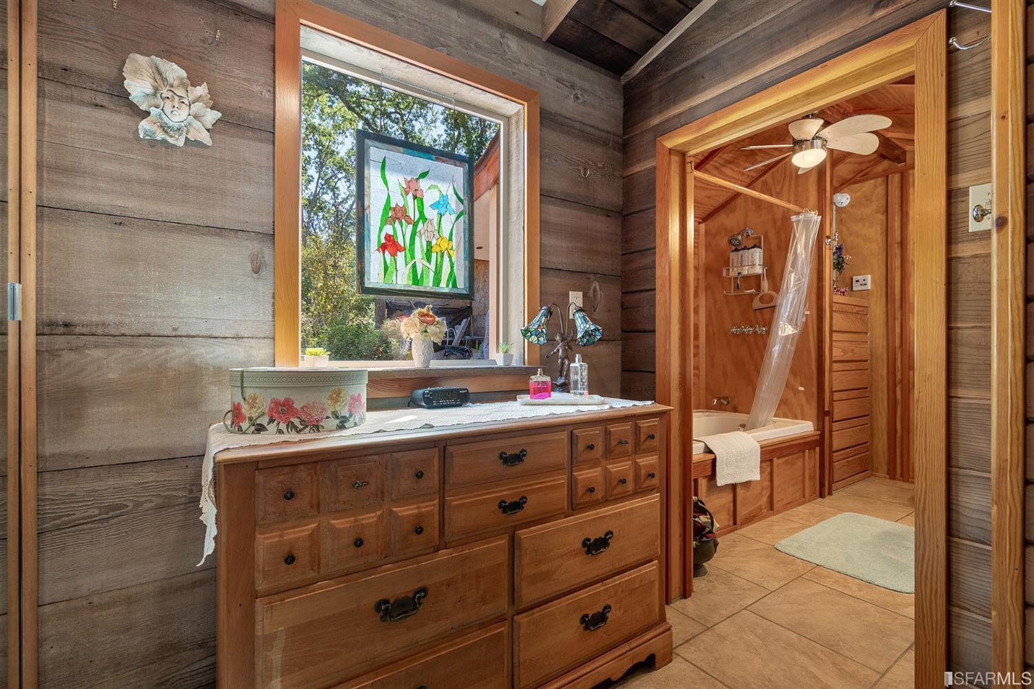 201 Castle Hill Ranch Road Walnut Creek, CA 94595 - Photo 26 of 44 a bathroom with a sink a large mirror and a bathtub