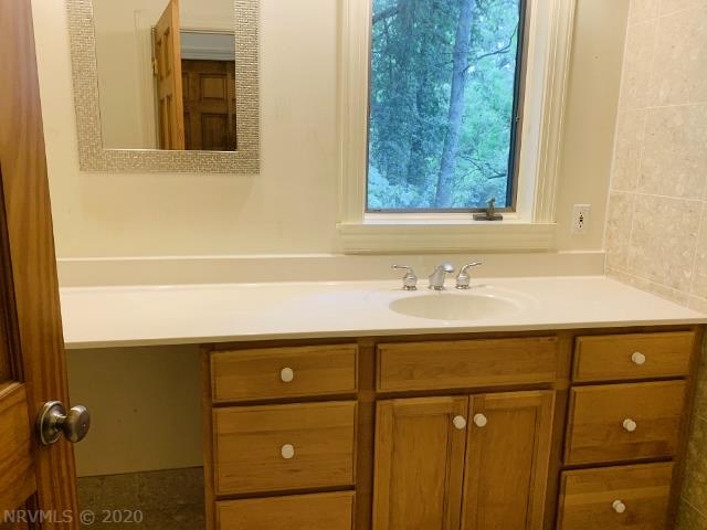 2091 Springdale Road Pearisburg, VA 24134 - Photo 26 of 45 Gallery Image 26
