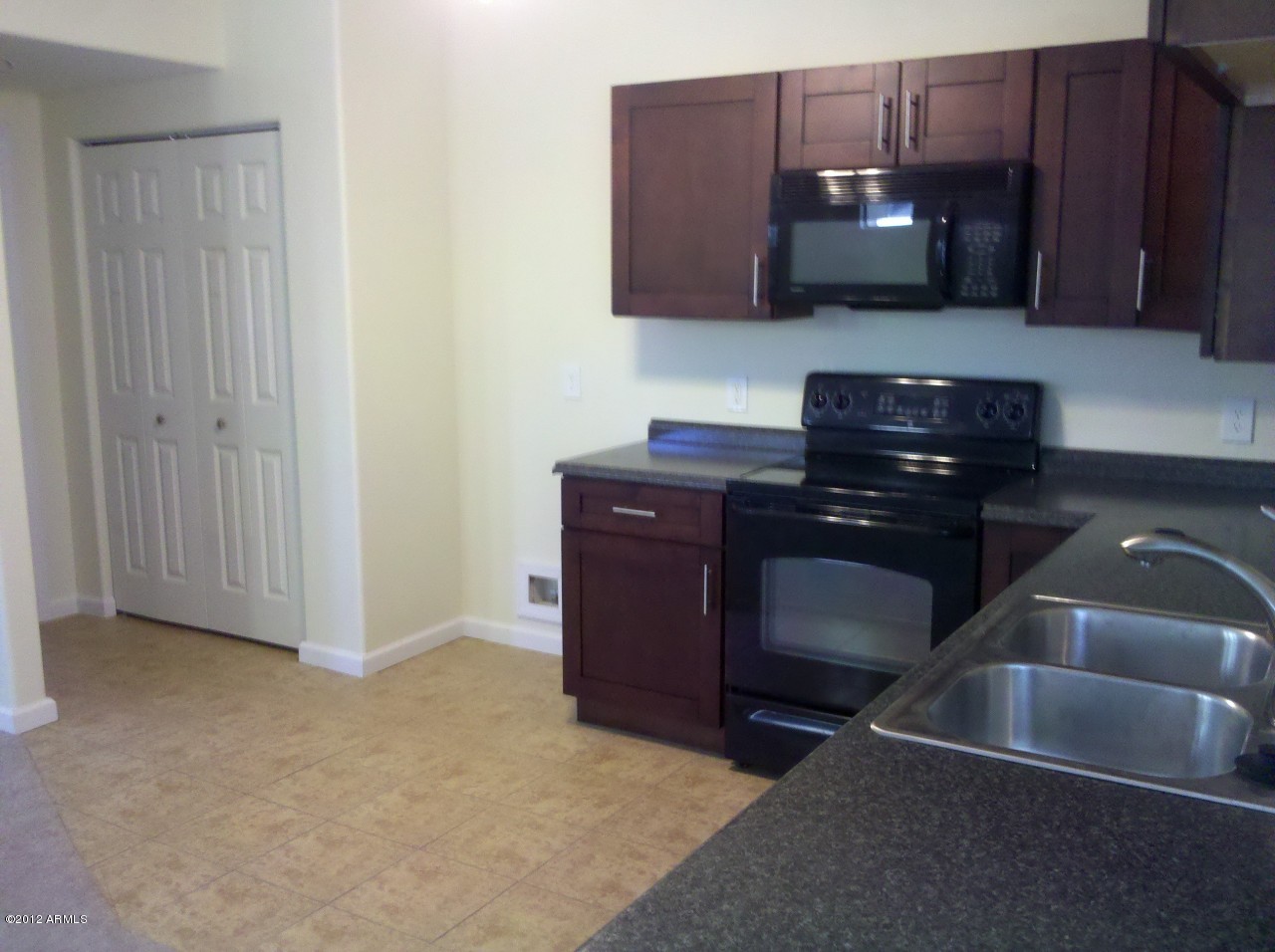 3250 West Greenway Road, Unit 112 Phoenix, AZ 85053 - Photo 3 of 8 IMG_20121003_151325