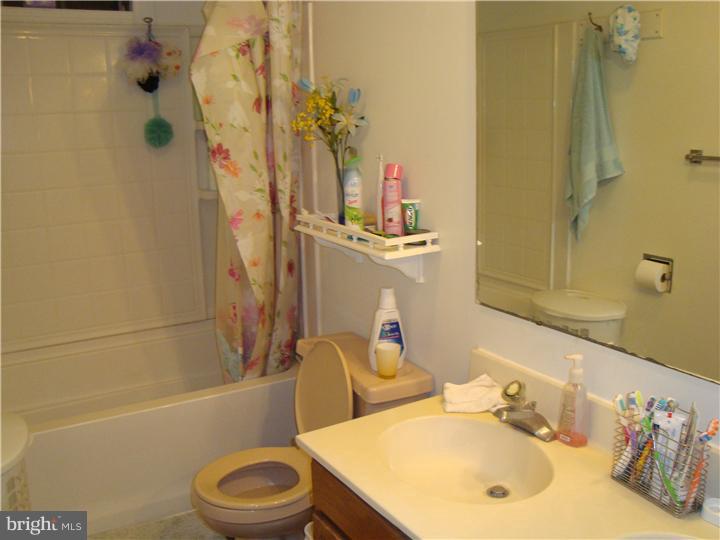 132 Woodland Road Newark, DE 19702 - Photo 15 of 21 Bathroom