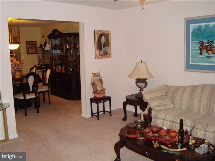 132 Woodland Road Newark, DE 19702 - Photo 6 of 21 Living Room